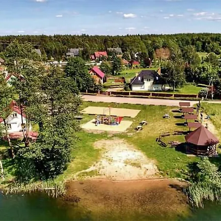 度假居 3 Bedroom Amazing In Parzensko