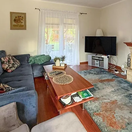 3 Bedroom Amazing In Parzensko 度假居